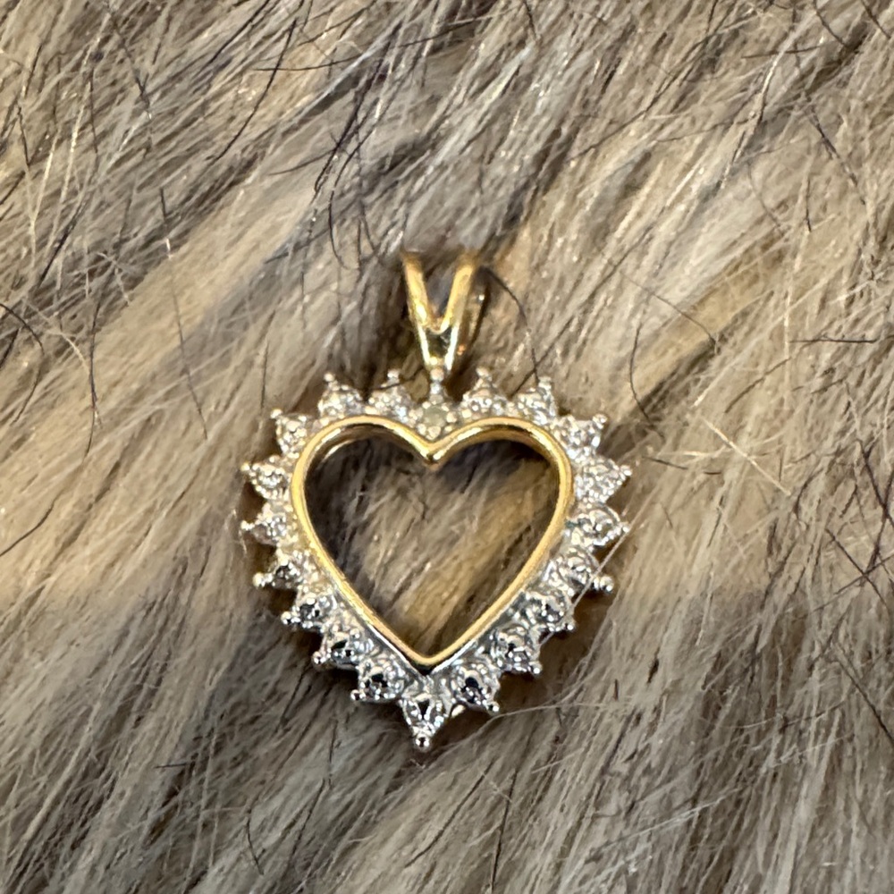 PRICE FIRM Silver Heart Pendant - Picture 1 of 4